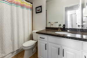 Full bathroom on main with granite counter tops.