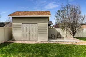 Shed is so nicely kept! Could have multiple uses.