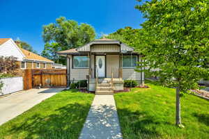 Bungalow featuring a gate