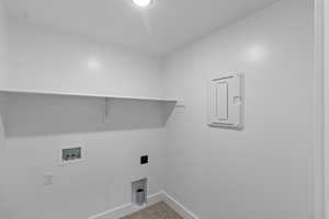 Laundry area featuring washer hookup and baseboards