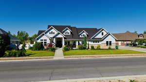 Craftsman inspired home featuring a front yard and James Hardi siding