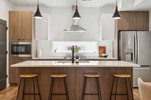 Large dining island, quartz countertops