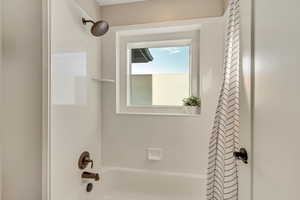 Full bath with etched glass for privacy