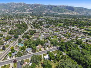 Aerial view of property's location featuring a mountainous background