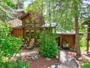 Front view of Mandan cottage