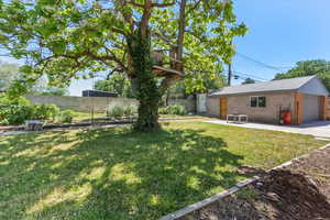 View of yard with an outdoor structure