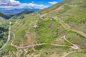 Aerial view of property's location featuring a mountainous background