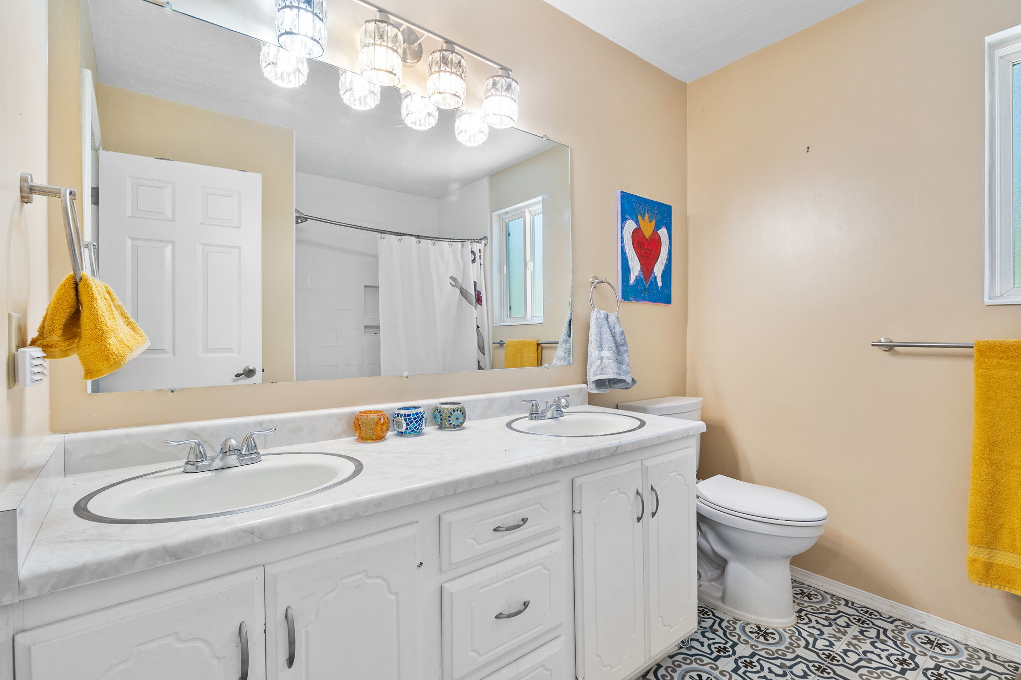 Upper Floor Second Full Bathroom