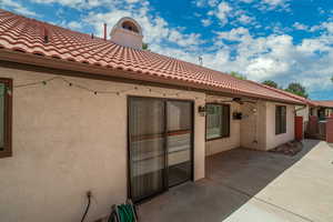 View of patio / terrace featuring ceiling fan