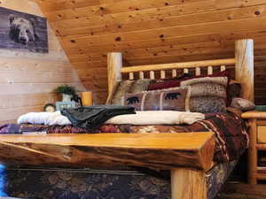 Detailed view of wood walls