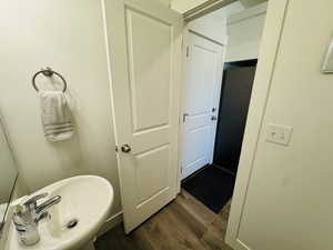 Main Level 1/2 bath