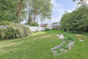 Mature Trees & Vinyl Fencing