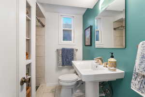 Updated Bathroom with build in shelves