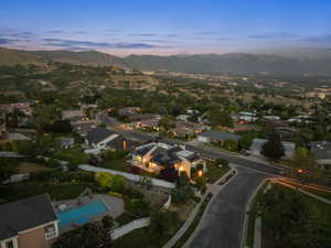Aerial view of property's location featuring a mountainous background and a pool area