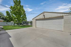 Detached garage