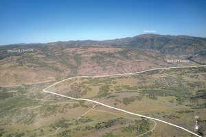 Aerial view of property and surrounding area with property parcel outlined and mountains