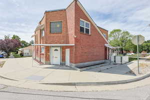 Nice Corner Lot Exposure