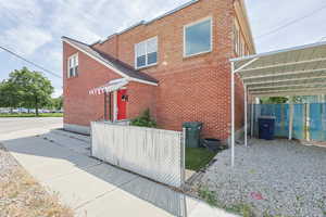 Apartment Small Yard Space