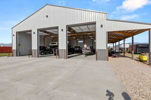 Detached oversized 50'x60' 3-bay garage/workshop with power