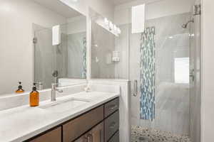 Ensuite bathroom #2
