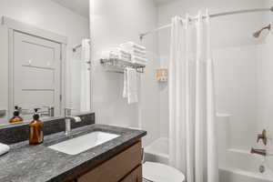 Ensuite bathroom #1