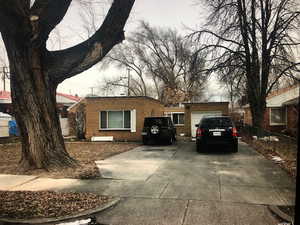 Ranch-style house with brick siding and driveway