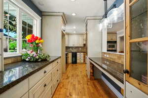 Bar and kitchen storage