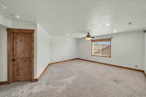 Unfurnished room featuring carpet flooring, a ceiling fan, a smoke detector, recessed lighting, and a textured ceiling