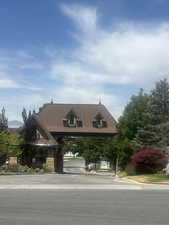 Attended gated entry on East end