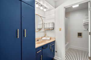 Bathroom with vanity and shower / bath combo with shower curtain