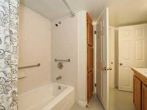 Full bath with shower / bath combo and vanity
