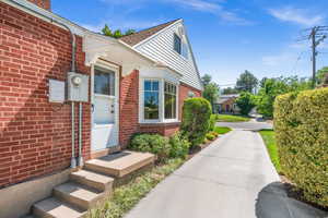 Side door from kitchen to driveway