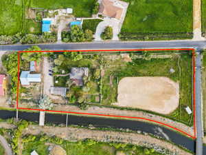 Aerial view of property and surrounding area featuring property parcel outlined