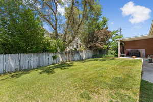 6112 Vineway Backyard