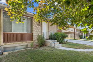 6113 Vineway Exterior