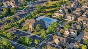 Club house, Pool/ Jacuzzi, Gym.