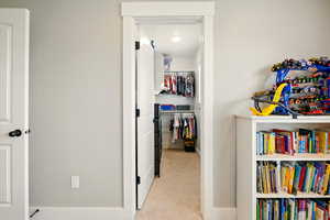 Corridor with light carpet and baseboards
