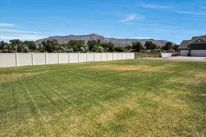 View of yard featuring a mountain view
