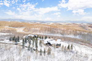Aerial view of property's location with mountains