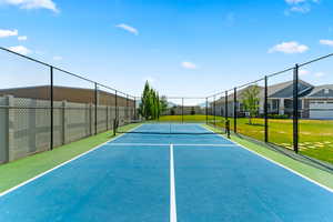 Pickleball court with mountain view