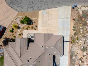 Aerial view of property and surrounding area