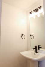 1/2 Bathroom