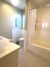 Bathroom with vanity and shower / bathtub combination with curtain
