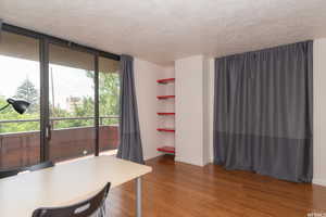 Second bedroom with contemporary shelves