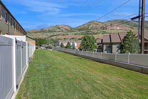 View of yard featuring a mountain view