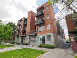 View of apartment building / complex
