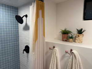 Bathroom featuring a tile shower