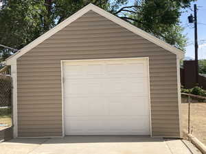 Detached garage with driveway