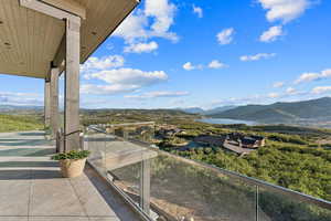 Balcony featuring a mountain view