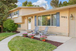 View of front of house featuring brick siding and a front yard